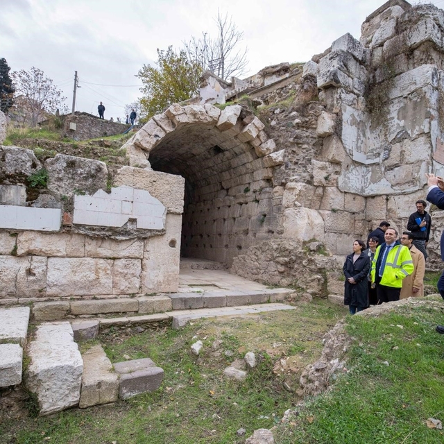 Smyrna Tiyatrosu gün yüzüne çıkıyor