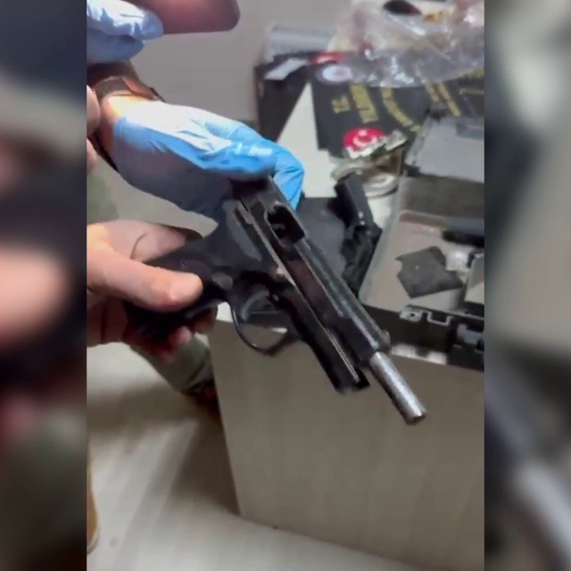 Bursa'da kaçak silah atölyesine Yıldırım operasyonu: Çok sayıda silah ele g...