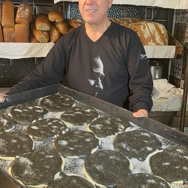 Bursa'nın coğrafi işaretli Tahinli Pidesi artık siyah tahinle de yapılıyor...