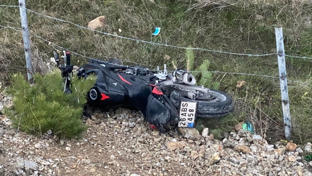 Bilecik'te kontrolden çıkan motosiklet köprüden aşağı uçtu