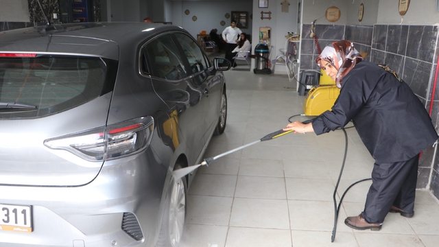 Erzurum'da oto yıkamaya 'kadın eli' değdi