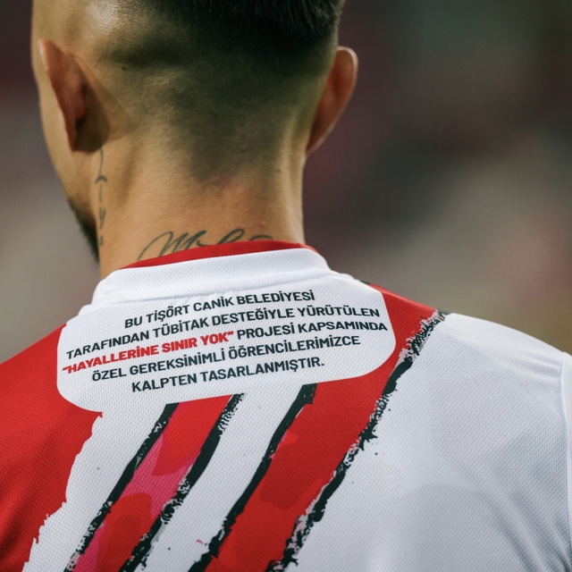 Samsunspor, özel çocukların tasarladığı formalarla sahaya çıktı
Canik Beled...