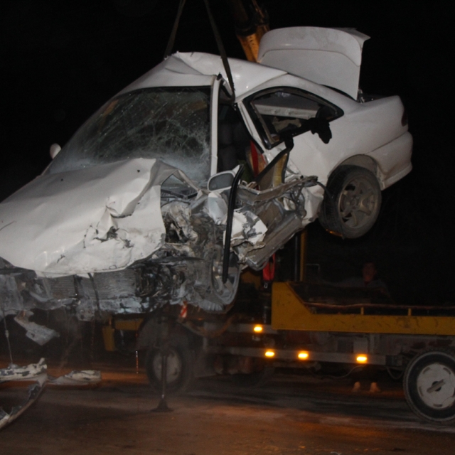 Amasya'da iki otomobilin çarpıştığı feci kazada kamerada