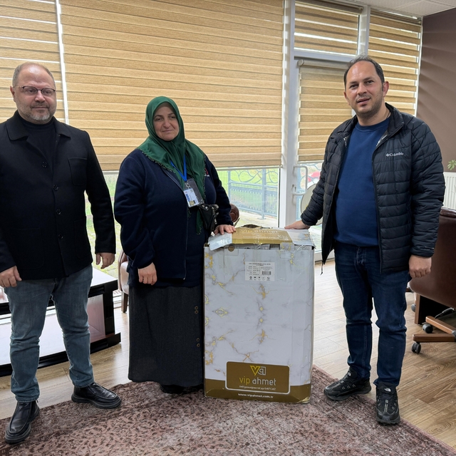 "Bayrağı kızımın çeyizine koyacağım" diyen kadının kızına çeyiz desteği