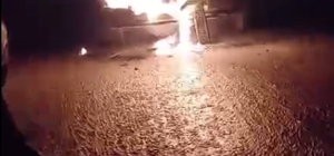 Seyir halindeyken alev alan kamyonet yandı