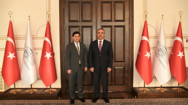 Kazakistan'ın İstanbul Başkonsolosu Amankul'dan Tekirdağ Valisi Soytürk'e ziyaret