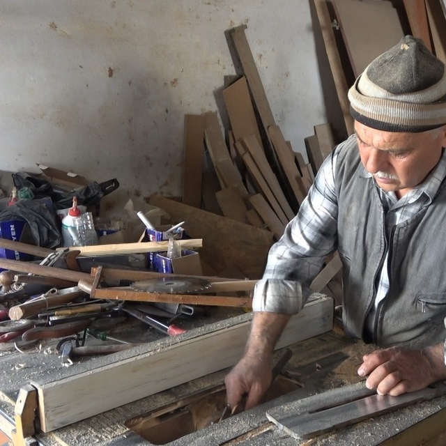 45 yıllık marangoz ustası çırak  bulamazsa işyerini kapatacak
15 yaşında ma...