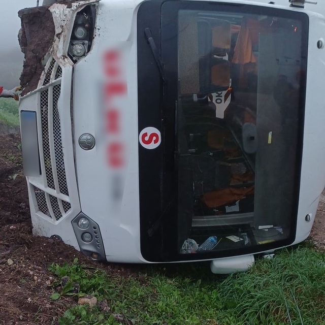 Bandırma'da okul servisi kaza yaptı 8 öğrenci hastaneye kaldırıldı