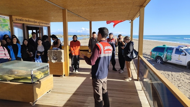 Jandarma'dan çevre koruma eğitimi ve kıyı temizliği