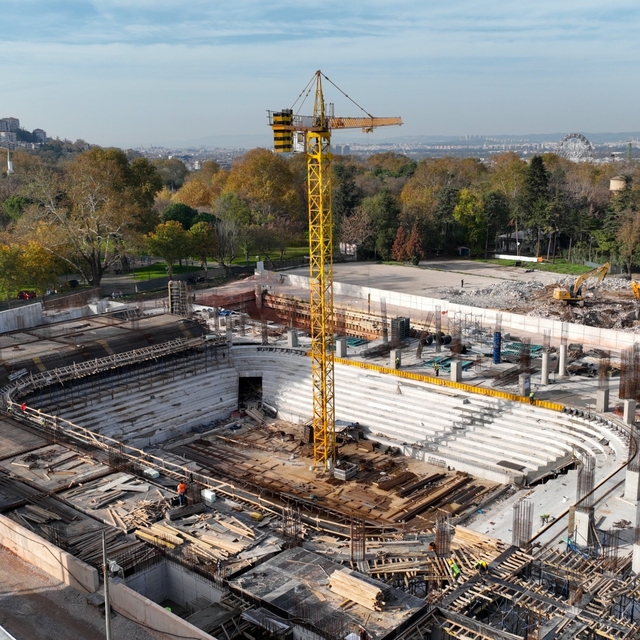 Atatürk Spor Salonu hızla yükseliyor