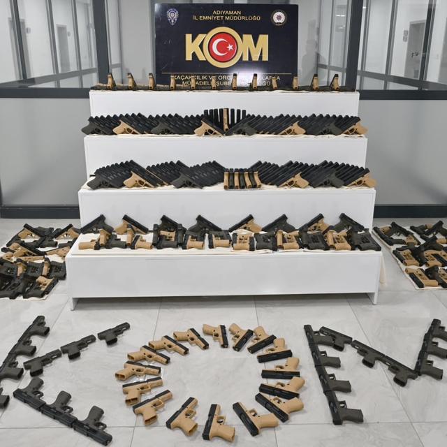 Adıyaman'da kurusıkıdan çevrilmiş bin tabanca ele geçirildi