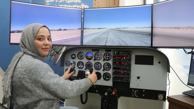 Uçağa binmeden pilot gibi uçuyorlar, simülasyon ile gökyüzüne hazırlanıyorlar
Sanki gerçek bir uçak kullanıyormuş gibi simülasyon eğitimi alıyorlar, donanımlı şekilde mezun oluyorlar