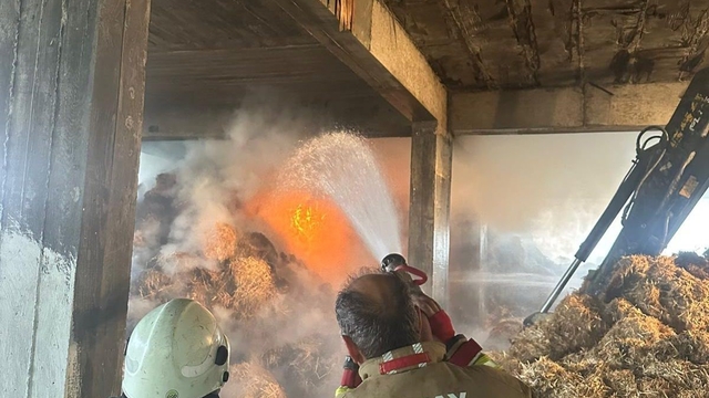 Samandağ'da samanlıkta çıkan yangın 10 saatte kontrol altına alındı