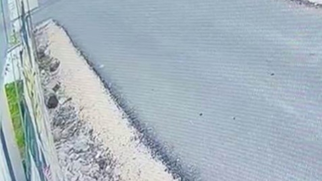 Diyarbakır'da iki ticari taksinin çarpıştığı kaza anı güvenlik kamerasına yansıdı