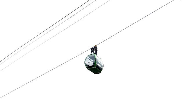 Kış turizminin gözdesinde sezon öncesi "güvenli ulaşım" provası
Kartepe Teleferik hattında gerçeği aratmayan kurtarma tatbikatı