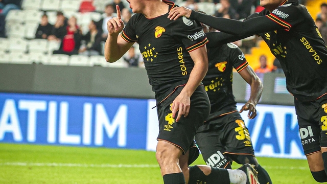 Göztepe'de Taha parladı