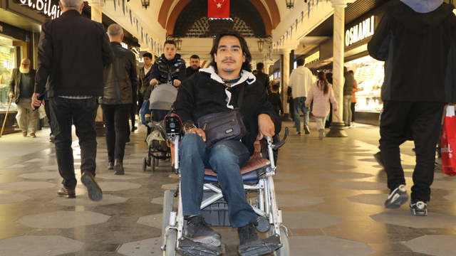 İki üniversite mezunu serebral palsili Hikmet hayallerinin peşinden gidiyor