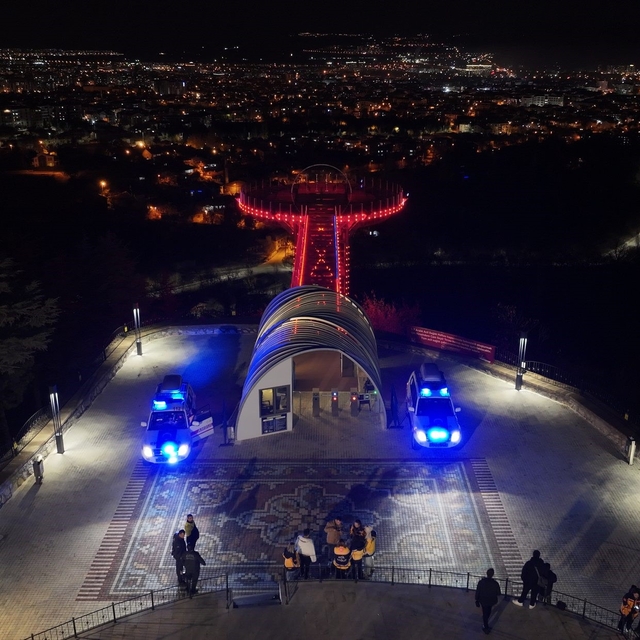 Cam seyir terasta anlamlı ışıklandırma