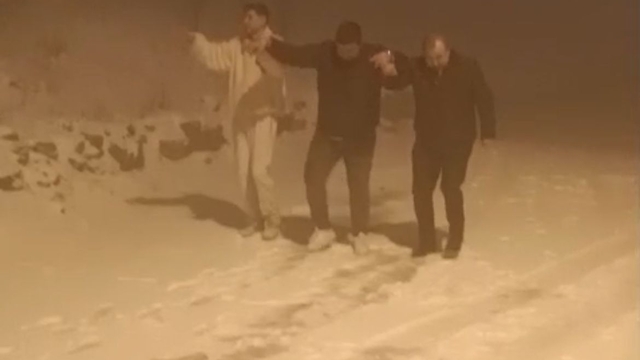 Uludağ'a kar yağışını horonla kutladılar