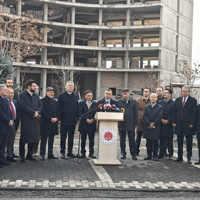 Kayseri Adliyesi'nin ek hizmet binası tanıtıldı
Vali Çiçek: "Adaleti sağlay...