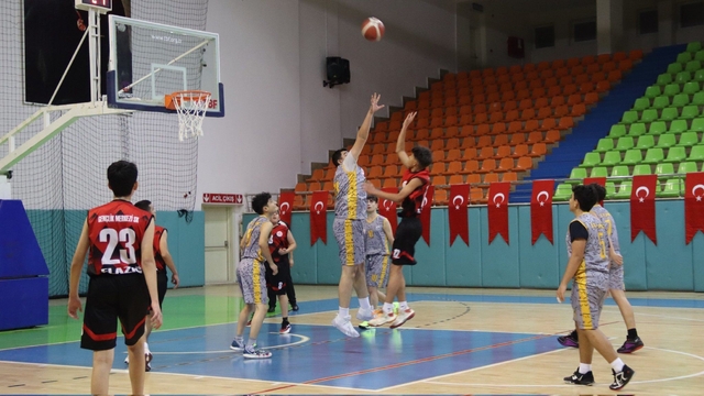 Elazığ'da basketbol turnuvası tamamladı