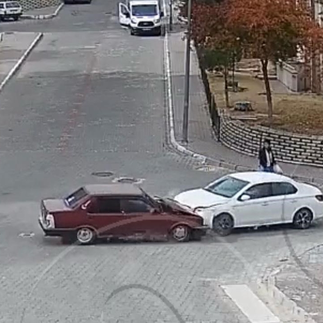 Kafa kafaya çarpıştılar