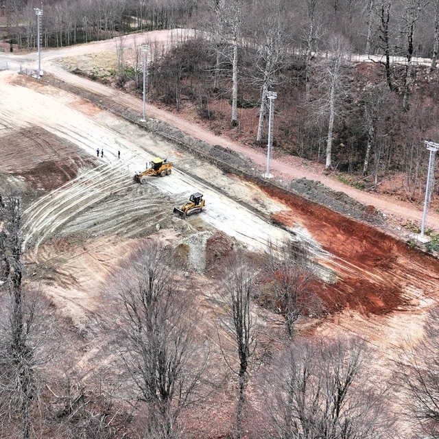 Kuzuyayla kızak pistine 100 metrelik kapalı yürüyen bant sistemi kuruluyor