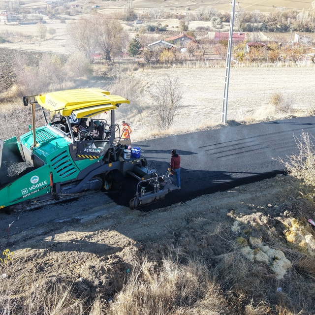 Höbek mahallesine 8 bin 600 tonluk sıcak asfalt