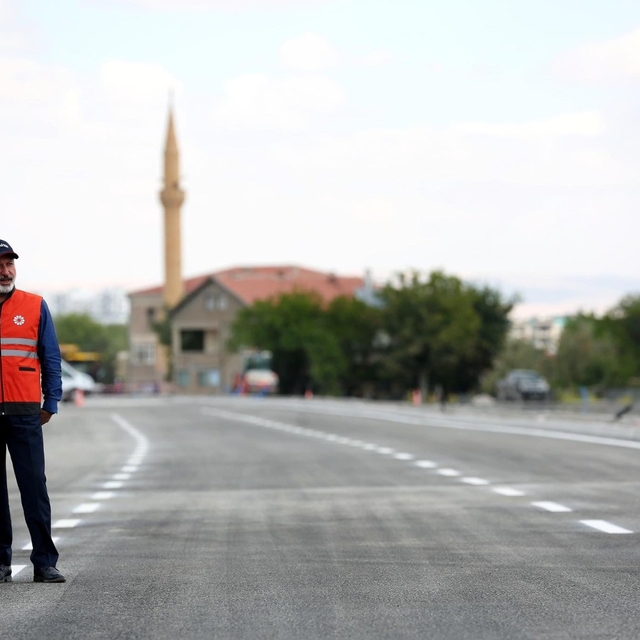 Başkan Çolakbayrakdar: "Şehrimizin ulaşımını geleceğe taşıyan devasa bir es...