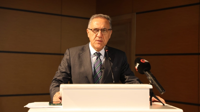 Vali Usta: "Deprem değil, bina öldürür"
Bingöl'de "Deprem Yönetmeliği Uygulama Eğitimi" başladı