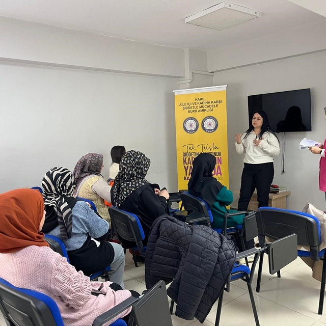 Kars'ta kadınlara KADES uygulaması tanıtıldı