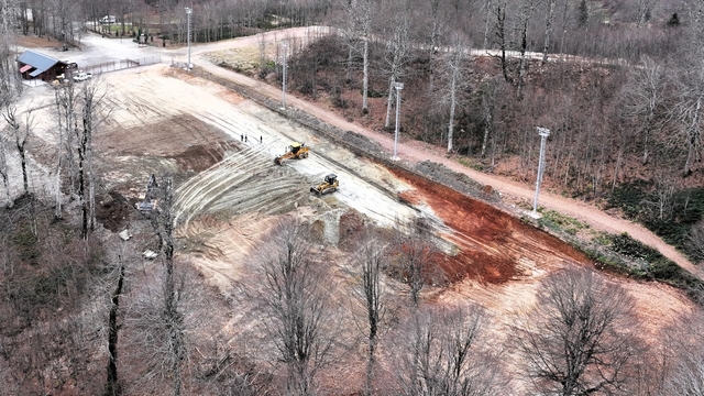 Kuzuyayla kızak pistine 100 metrelik kapalı yürüyen bant sistemi kuruluyor