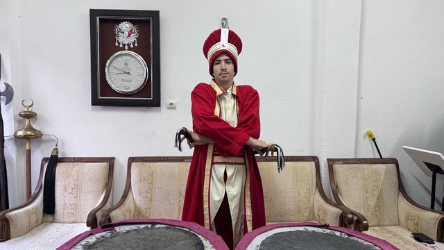 Genç Mehmet, sosyal medyada viral olan mehter performansını dizi setine taşıdı