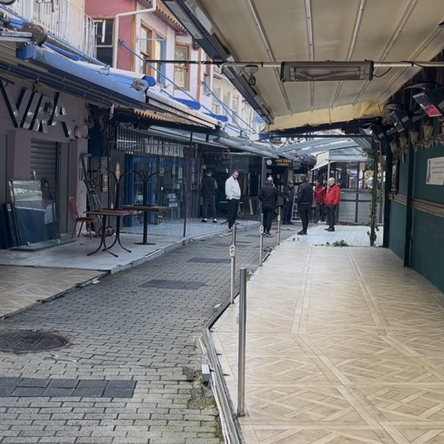 Tarihi Arap Şükrü Sokağı'nda tente krizi
Belediye "işgal var" dedi, esnaf "...