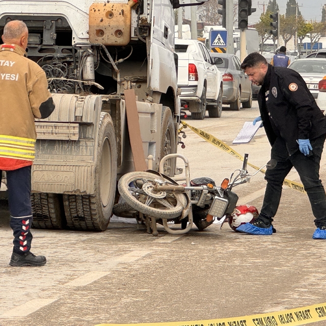 Tır ile çarpışan motosikletteki anne ve 2 aylık bebeği öldü