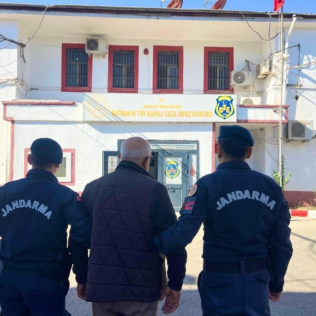 Jandarmadan aranan şahıslara yönelik operasyon: 21 kişi yakalandı