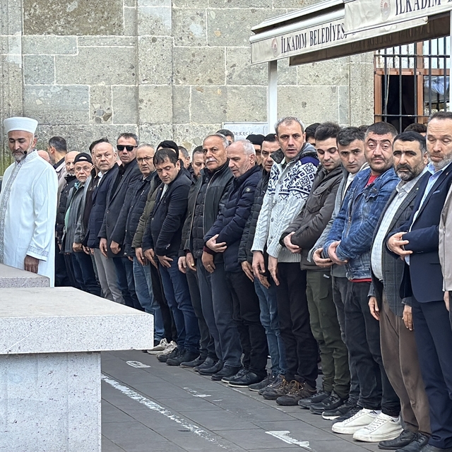 Eşi ve oğlunun ölümüne ilişkin tutuklu bulunduğu cezaevinde intihar eden do...