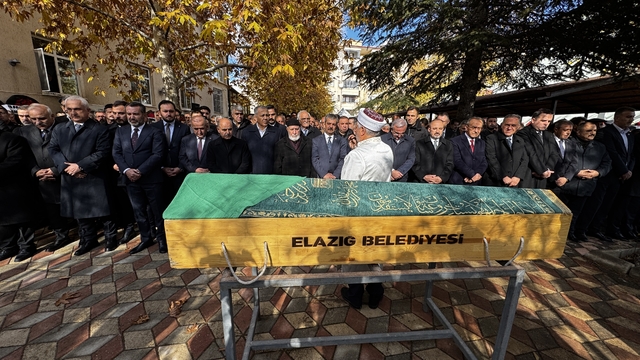 İçişleri Bakan Yardımcısı Aktaş'ın vefat eden annesi Elazığ'da son yolculuğuna uğurlandı