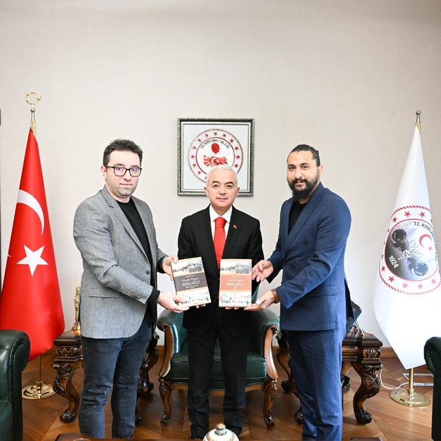 "Dünden Bugüne Kırklareli" eseri Vali Turan'a takdim edildi