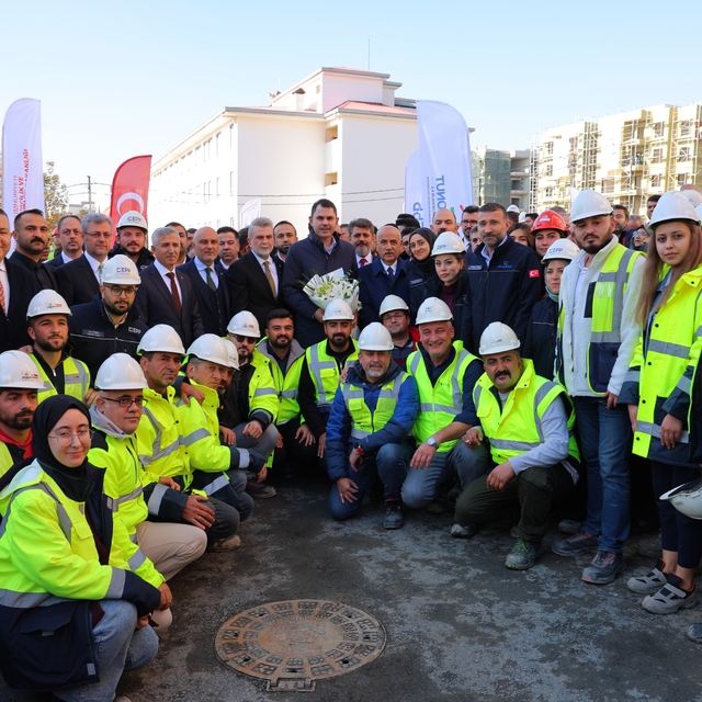 Bakan Kurum: "Son tuğlalarımızı koyuyor, son çivilerimizi çakıyoruz"
Çevre,...