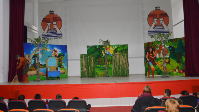 Havza'da "Değerli Macera" çocuk oyunu sahnelendi