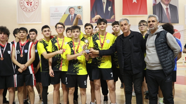 Kayseri Okul Sporları Voleybol Genç Erkekler müsabakaları tamamlandı