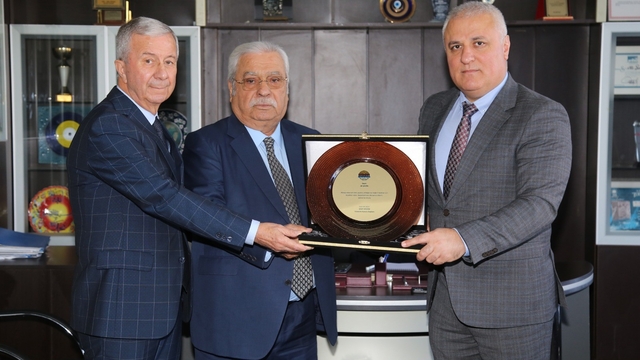 Alanya'nın vergi rekortmenlerine plaket