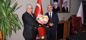 Balıkesir Milli Eğitim'de devir teslim töreni yapıldı
Milli Eğitim Müdürü S...