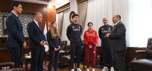 Riyad 2025'te başarılı olan sporculara Vali Ustaoğlu'ndan tebrik