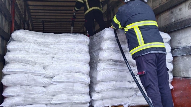 Osmaniye'de seyir halindeki soya yüklü tırda yangın çıktı