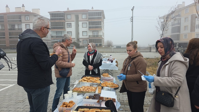 Kütahya Abdülhamid Han Anadolu Lisesi'nden Gazze için Hayır Çarşısı