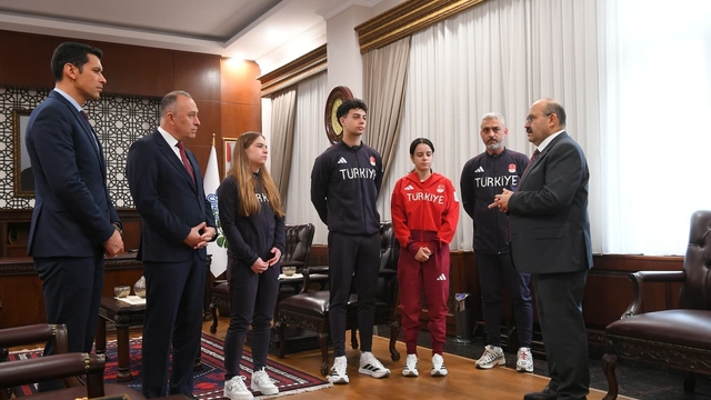 Riyad 2025'te başarılı olan sporculara Vali Ustaoğlu'ndan tebrik