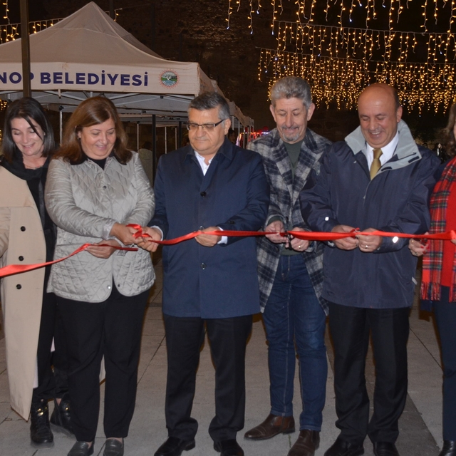 Sinop'ta yılbaşı pazarı açıldı