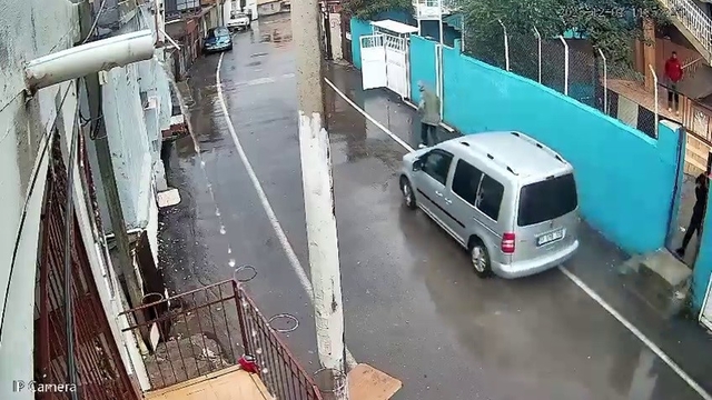 Husumetlisini ezerek öldürmeye çalıştı